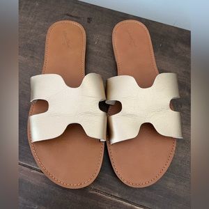 Like new Universal Thread Womens Slides Sandals Gold Band sz 12 W Wide
